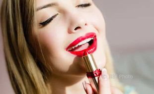 TIPS KECANTIKAN: Ini Dia 7 Fakta Lipstik yang Harus Diketahui