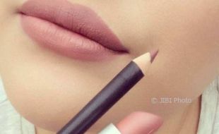 TIPS KECANTIKAN : Begini Cara Benar Pakai Lipstik Matte