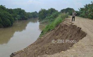 INFRASTRUKTUR SUKOHARJO : Setahun Berlalu, Waswas karena Tanggul Longsor Kembali Hantui Warga Kesongo