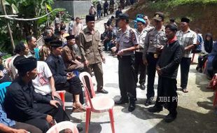 KISAH TRAGIS : Lelah dan Kedinginan, Pria Lansia Ditemukan Tewas di Kebun