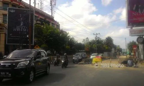 FLYOVER MANAHAN SOLO : Rekayasa Lalu Lintas Jl. dr. Moewardi Bikin Hotel Agas Sepi Tamu