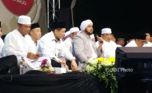 Ribuan Orang Hadiri Doa Bersama PT Sritex di Alun-Alun Sukoharjo