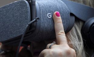 Gandeng Google, Lenovo Produksi Headset VR Daydream Mirage Solo