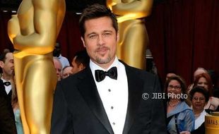 Move On, Brad Pitt Naksir Lawan Main Angelina Jolie