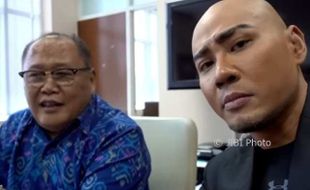 Bayar Pajak sampai Rp2,5 Miliar, Berapa Penghasilan Deddy Corbuzier?