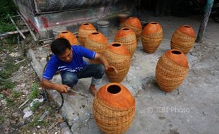 Gerabah dengan Hiasan Kaca dan Anyaman Makin Hits