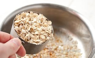 TIPS CANTIK : 4 Manfaat Oatmeal untuk Wajah Bersih dan Cerah Alami