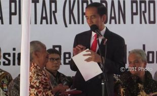 AGENDA PRESIDEN : Duh, Embah Buyut Ini Tak Tahu Nama Lengkap Jokowi