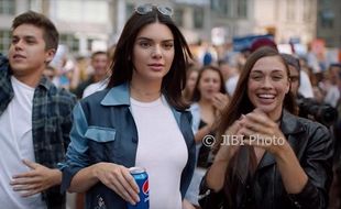 Kendall Jenner Klarifikasi Soal Iklan Kontroversial Pepsi