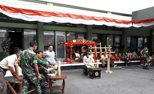 TNI Jogja Gelar Teater Jawa