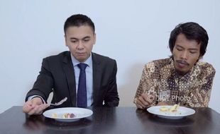 Adu Rasa Kue Kekinian Artis ala Raditya Dika, Mana Paling Enak?