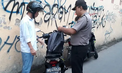 Gara-Gara Melanggar, Puluhan Siswa Dihukum Polisi Buat Makalah Kenakalan Remaja