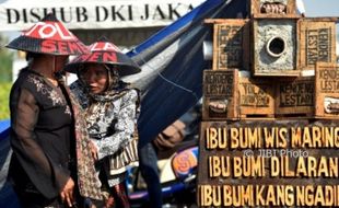 FOTO PABRIK SEMEN KENDENG : Warga Pegunungan Kendeng Demo Lagi