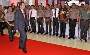 FOTO AGENDA PRESIDEN : Begini Jokowi di Akpol Semarang…