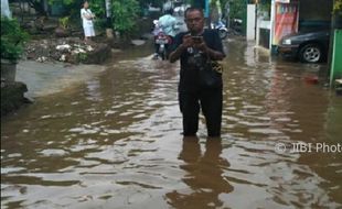 BANJIR SEMARANG : Banyumanik Tergenang, Warganet Heran