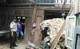 Batu "Raksasa" Jebol Rumah di Gunungkidul