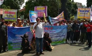 FOTO DEMO KUDUS : Warga Tolak SPBU Baru di Kudus