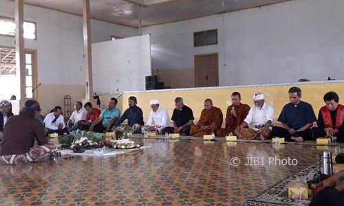 Warga Lintas Agama Berdoa untuk Sultan