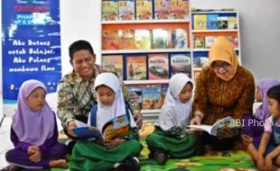 Foto Phapros dan Balai Pustaka Buka Taman Baca