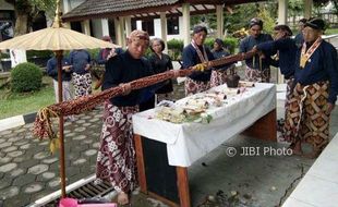 Jamasan Pusaka Kyai Turunsih Bukan Sekadar Membersihkan Tombak