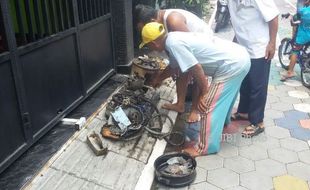 KEBAKARAN MADIUN : Kompor Gas Terbakar, Warga Perumahan Manisrejo Geger