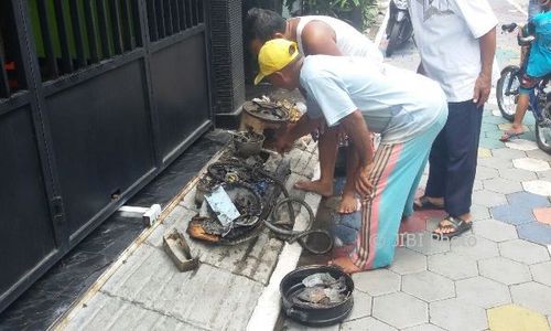 KEBAKARAN MADIUN : Kompor Gas Terbakar, Warga Perumahan Manisrejo Geger