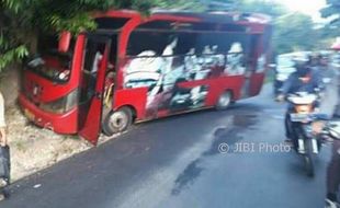 KECELAKAAN SEMARANG : Bus Tabrak Tebing di Gombel, Macet hingga Srondol