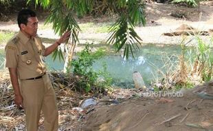 INFRASTRUKUR KUDUS : Tinjau Jembatan Bambu, Bupati Kudus Pencitraan Semata?