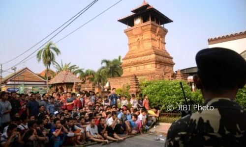 FOTO HARI ASYURA : Buka Luwur Kudus Diwarnai Nasi Jangkrik