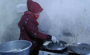 Mengolah Kelapa Jadi Wingko, Petani Pakem Untung 10 Kali Lipat