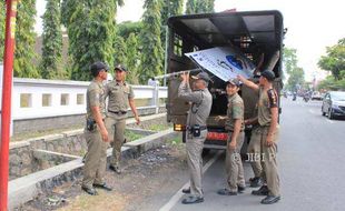 Biaya Pembongkaran Reklame Ilegal Mencapai Rp5 Juta per Unit