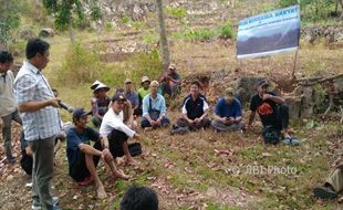 PABRIK SEMEN KENDENG : Kunjungi Kendeng, Sejumlah Akademisi Tuding Ganjar Pembohong