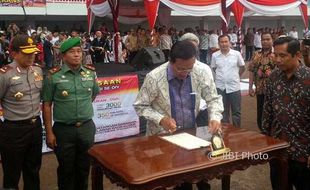 Hari Sumpah Pemuda, Sultan Bacakan Puisi Salam Lima Jari