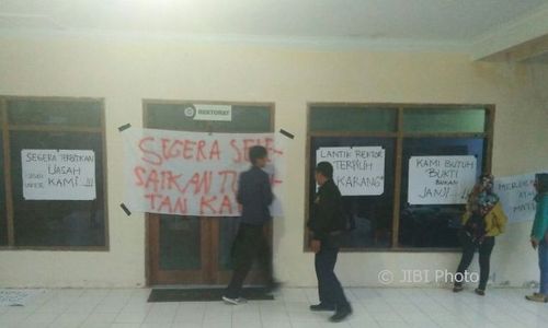 DEMO PONOROGO : Kecewa dengan Kampus Jadi Alasan Mahasiswa Unmer Segel Kantor Rektor