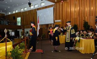 KAMPUS DI SALATIGA : UKSW Wisuda 917 Mahasiswa