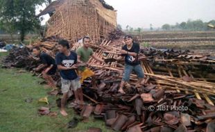 Puting Beliung Sapu 3 Kecamatan di Sragen