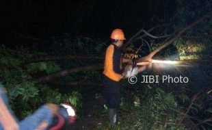 ANGIN KENCANG SRAGEN : Puting Beliung Rusak 26 Rumah Warga Gemolong