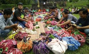 Memahami Makna Kembul Bujana dalam Tradisi Mondosiyo di Dusun Ceto Karanganyar