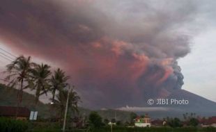 Gunung Agung Bali Meletus, PVMBG Tetapkan Status Baru untuk Peringatan Penerbangan