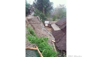 Talut Longsor Rusak 2 Rumah Warga Ponorogo