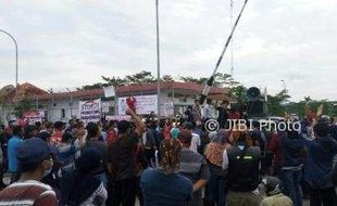 Warga Terdampak Limbah PT RUM Demo Besar-Besaran, Awas Macet di Jalan Sukoharjo-Wonogiri