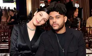 Perhatian The Weeknd Bikin Bella Hadid Terharu