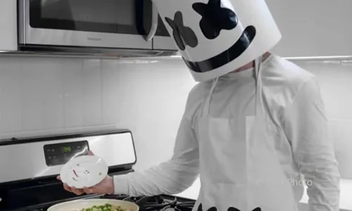 Tampil di DWP, DJ Marshmello Bawakan “Eta Terangkanlah”