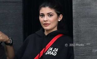 Kylie Jenner Lelah Sembunyikan Kehamilan