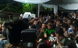 JOKOWI MANTU : Video Presiden Salami Ribuan Relawan, Paspampres Kewalahan