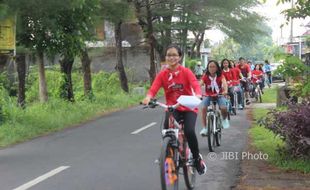 Rayakan Sumpah Pemuda, Siswa Berbagi Sembako