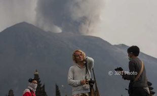 PVMBG Sebut Deformasi Gunung Agung Bali Fluktuatif