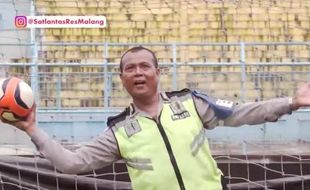 VIDEO UNIK : Terinspirasi Bocah Tendang Helm saat Ditilang, Parodi Ini Bikin Ngakak