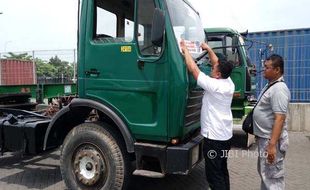 TRANSPORTASI SEMARANG : Masuk TPKS, Truk Wajib Dipasangi Stiker