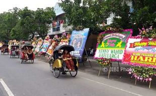 JOKOWI MANTU : Tukang Becak Pengantar Tamu Kahiyang Tagih Janji Sumsuman